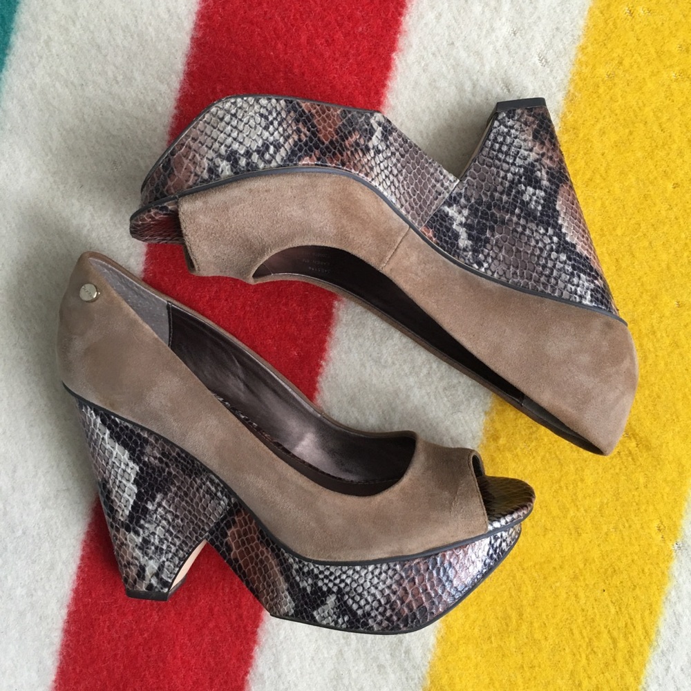 Calvin Klein Tan, Kid Suede, Snake Print Platform, Peep-toe, High Heels size 8 - Picture 5 of 10